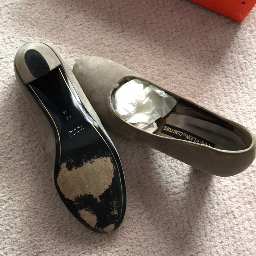 Anne Klein Couture Pumps - Picture 3 of 3
